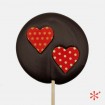 Piruleta de xocolata negra amb dos cors